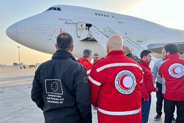 Syria: EU organises airlifts with humanitarian aid to earthquake survivors